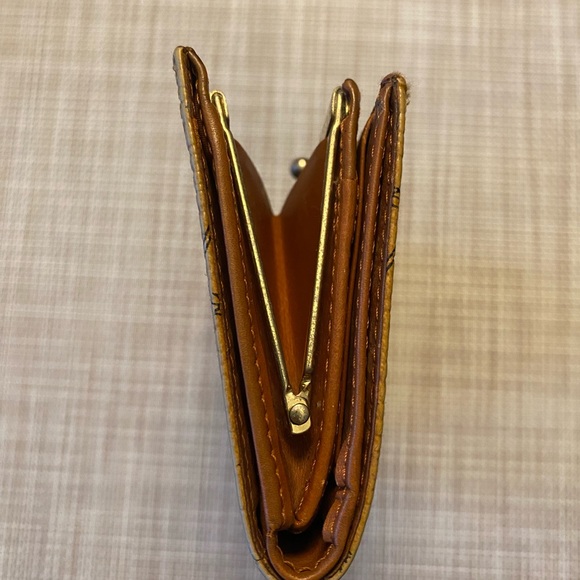 Authentic Rare MCM Kisslock Wallet - Picture 8 of 14